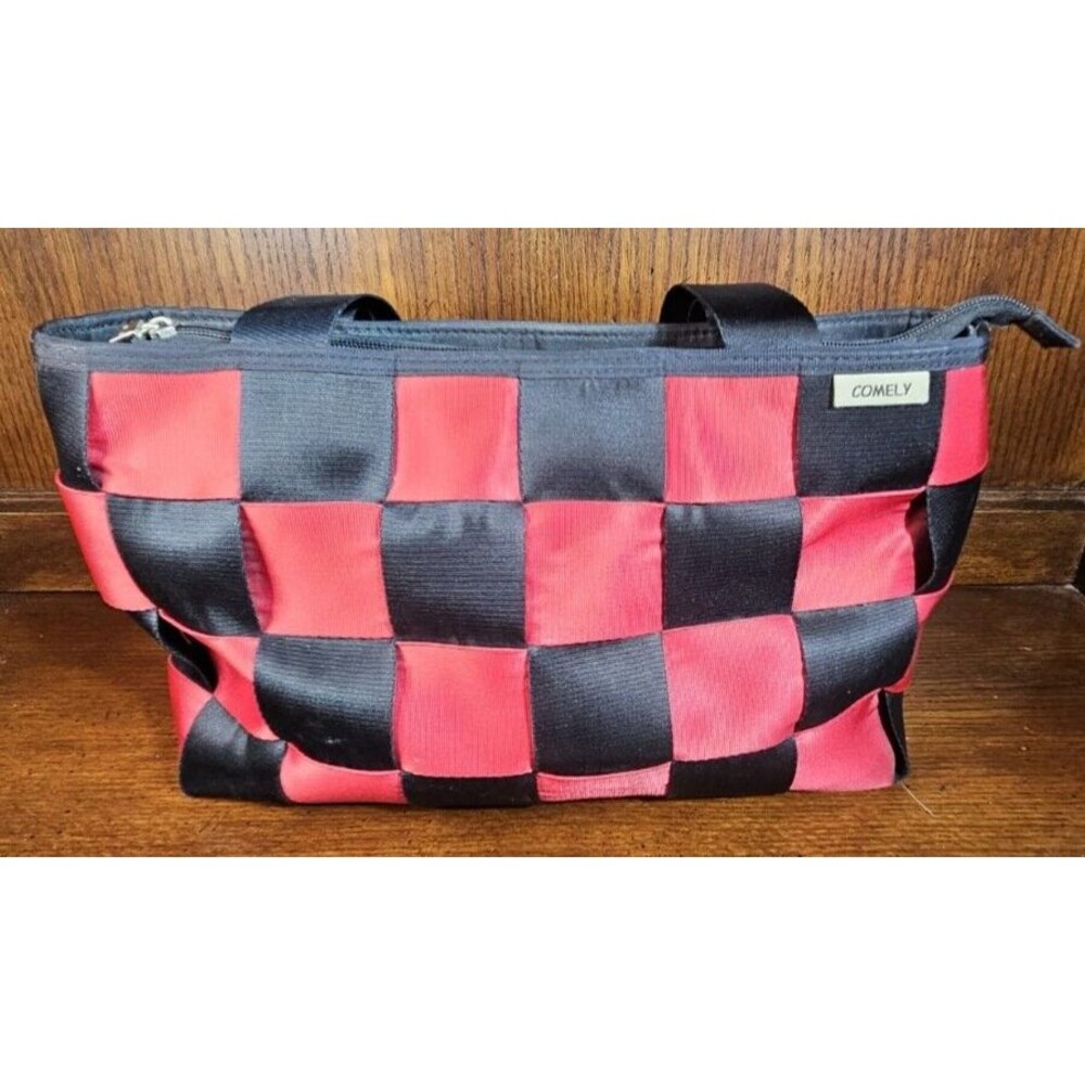 Comely Black & Red Seatbelt Shoulder Bag  Zipper Closure